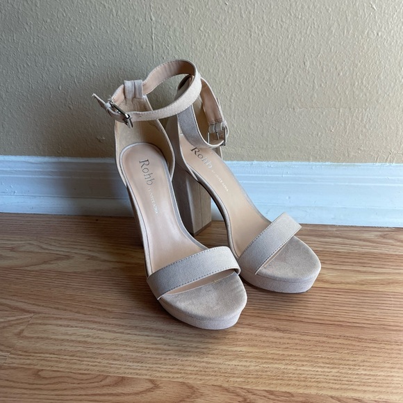 Sandy tan heels - Picture 2 of 7